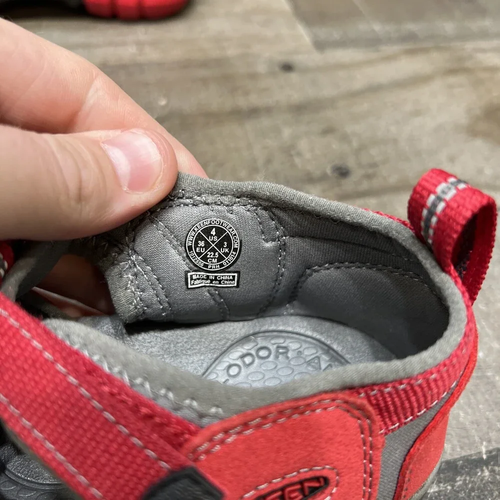Keen CNX waterproof Kids Boys Red Synch Water Hiking Sandals Size 4 GREAT!